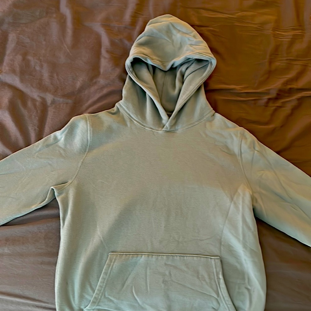 Men’s slim, soft, cozy sweatshirt
